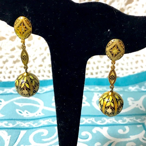 Damascene made in Spain Jewelry - Vintage Damascene hanging clip earrings. Beautiful pattern and style.